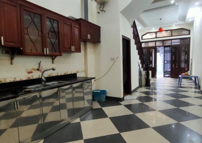 Bán nhà ngõ 55 Gia Thượng, 40x3T, ô tô, 2.75 tỷ.