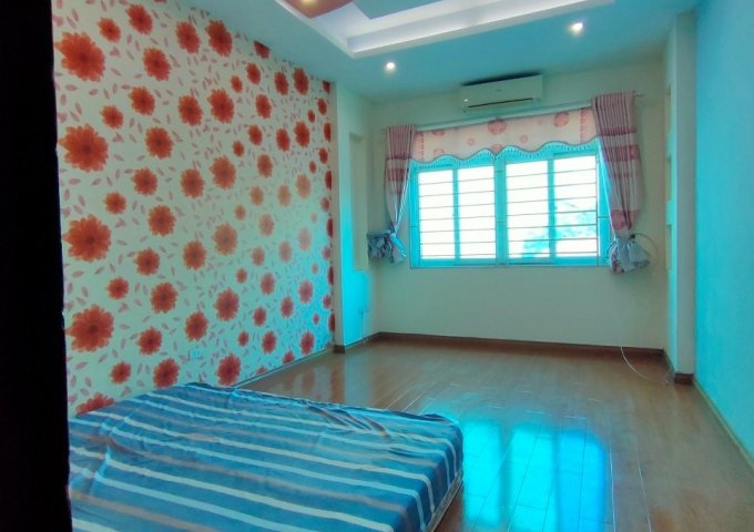 Bán nhà ngõ 55 Gia Thượng, 40x3T, ô tô, 2.75 tỷ.