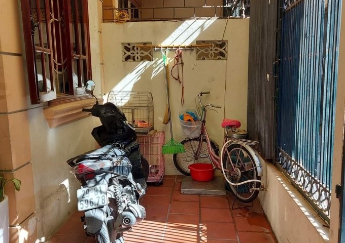 CHÍNH CHỦ BÁN NHÀ 3 TẦNG SỐ 17,NGÕ 98 HOÀNG NGÂN, TRUNG HÒA, CẦU GIẤY, HÀ NỘI . FULL NỘI THẤT. GIÁ TỐT, LH 0868611385