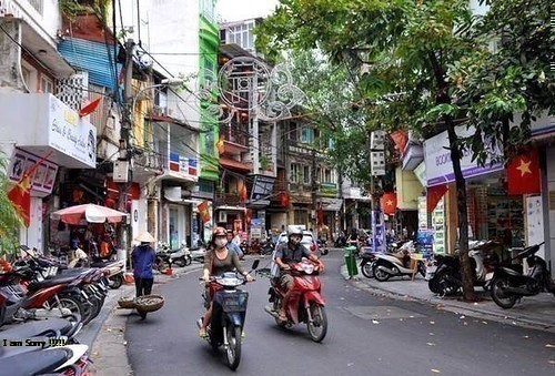 Bán nhà mặt phố Đê La Thành, Ba Đình 30m2, 5 tầng, giá 7 tỷ.Kinh doanh mọi loại hình.