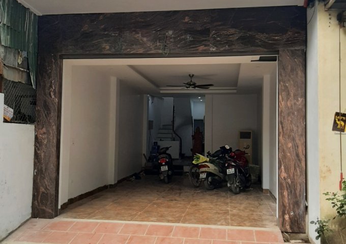 CHO THUÊ 3 TẦNG LÀM VĂN PHÒNG CÔNG TY 60M/1 SÀN GIÁ 19 TRIỆU /THÁNG .CỔNG LÀNG YÊN XÁ TỔNG CỤC 5