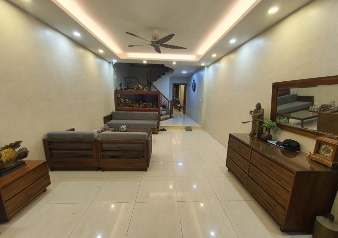 Chính chủ bán nhà Ngõ 558 Nguyễn Văn Cừ, Long Biên, Hà Nội.