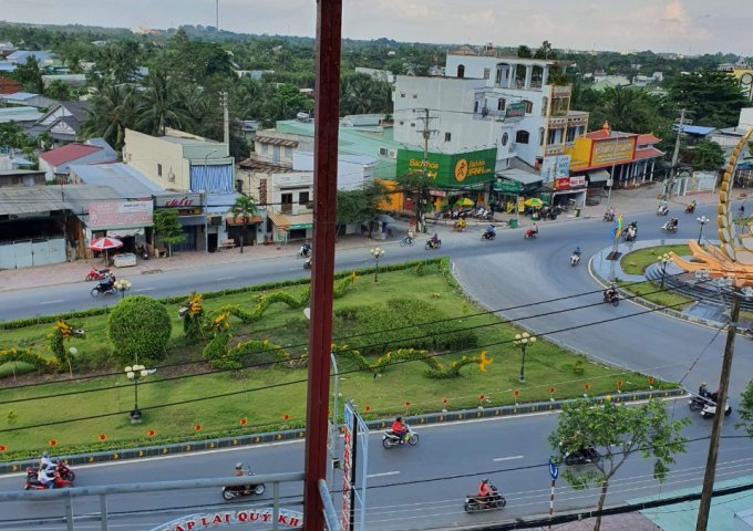 Khách sạn đang hoạt động,doanh thu trung bình 200tr/tháng.