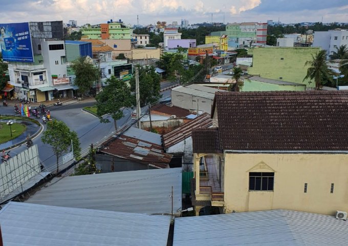 Khách sạn đang hoạt động,doanh thu trung bình 200tr/tháng.