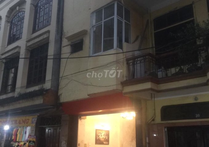 Chính chủ cần bán hoặc cho thuê nhà 4 tầng tại số 32 mặt phố Vĩnh Hồ 22m2, quận Đống Đa, Hà Nội
