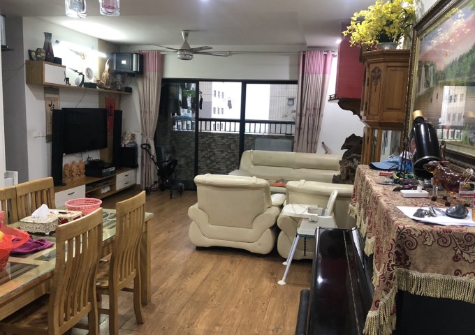 CẦN BÁN CĂN GÓC HỘ CHUNG CƯ, TẦNG 8, SỔ HỒNG CHÍNH CHỦ, TẠI TOÀ D VINACONEX,NGHIÊM XUÂN YÊM, P. ĐẠI KIM, Q. HOÀNG MAI, HÀ NỘI. LIÊN HỆ: ANH YÊM 0982212104