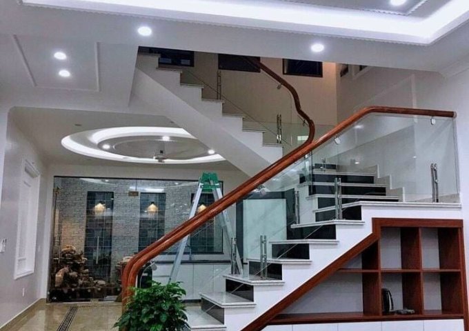 Bán nhà riêng Nguyễn Văn Linh 60m xây 4 tầng có Gara oto, nhà mới ở luôn giá 4.5 tỉ