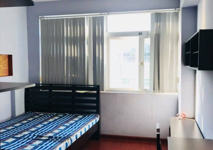 Cần cho thuê gấp căn hộ Tản Đà,  Quận 5, Dt : 101 m2, 3PN, Giá : 12 tr/th,  có đủ Nội Thất, 