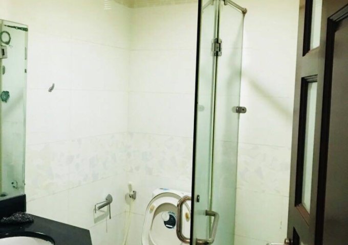 Cần cho thuê gấp căn hộ Tản Đà,  Quận 5, Dt : 101 m2, 3PN, Giá : 12 tr/th,  có đủ Nội Thất, 