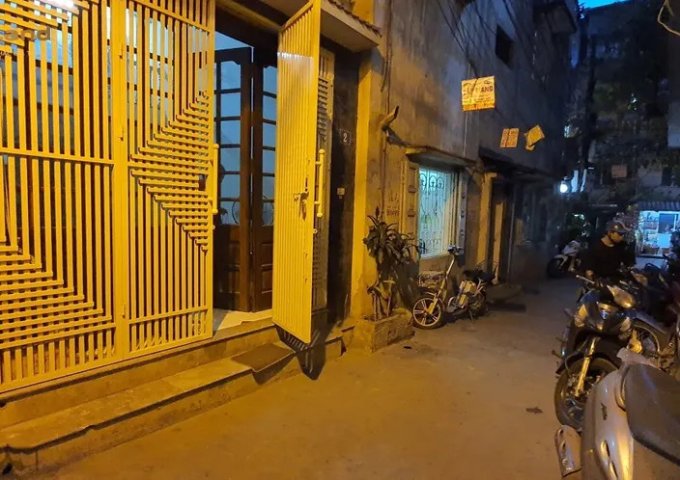 Chính chủ cần cho thuê nhà 4 tầng ngay mặt đường Lương Định Của, Quận Đống Đa, Thành phố Hà Nội. Lh 0936750889