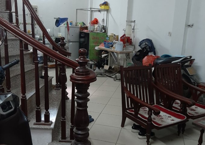 Cần bán gấp nhà 3 tầng sổ đỏ chính chủ tại phố Nghĩa Dũng quận Ba Đình, Hà Nội