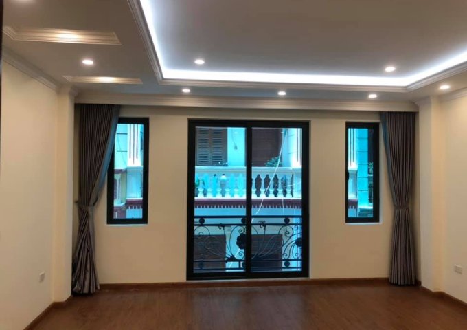 Nhà Đẹp : Phố Mạc Thái Tổ - Phân Lô - Thang Máy - Ô tô, Diện Tích 40m2 7 tầng Giá 10.5 tỷ