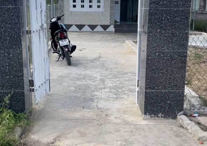 CHÍNH CHỦ CẦN BÁN NHÀ ĐẸP VỊ TRÍ ĐẮC ĐỊA TẠI THỊ XÃ NINH HÒA, TỈNH KHÁNH HÒA