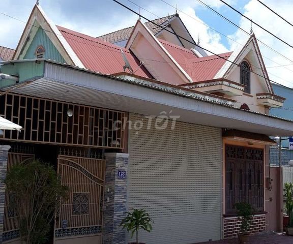 CHIỀU NGANG LÔ ĐẤT 11.7M CHIỀU DÀI 54M DIỆN TÍCH 630M VUÔNG.