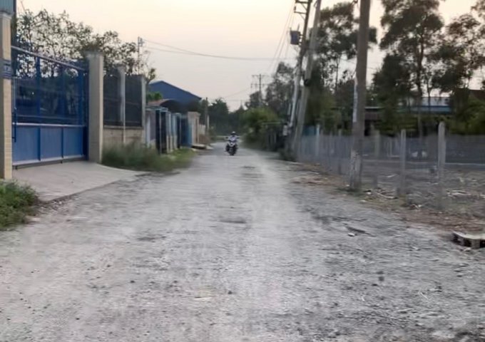 CẦN BÁN LÔ ĐẤT 2 MẶT TIỀN ĐƯỜNG NHỰA ĐƯỜNG KÊNH 7 XÃ TÂN KIÊN - BÌNH CHÁNH - HỒ CHÍ MINH .