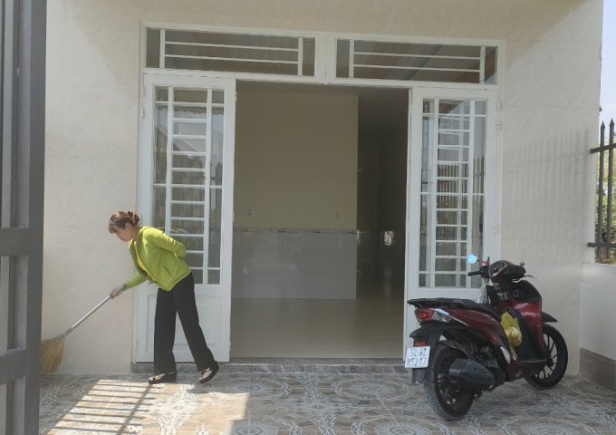 CHÍNH CHỦ CẦN BÁN NHÀ ĐẸP TẠI ĐỨC HÒA, LONG AN