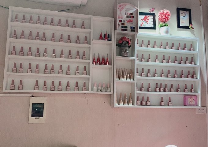 sang nhượng tiệm Nail_Mi_nhỏ xinh của mình cho bạn nào có nhu cầu làm tại Hà Nội