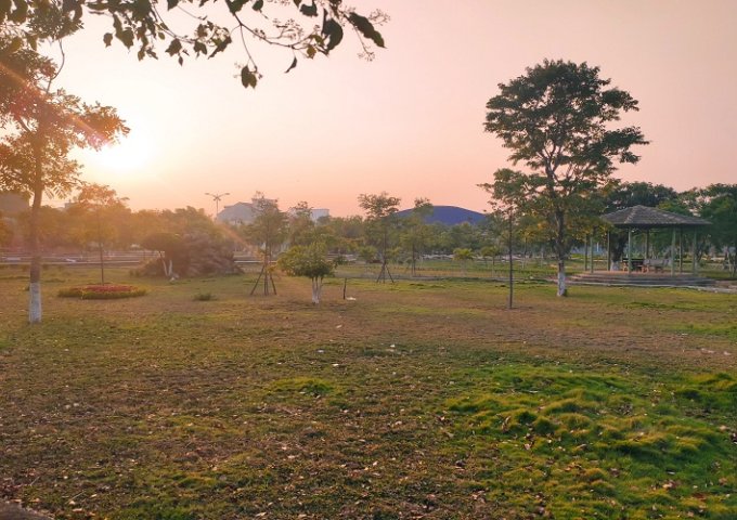Lô đất thổ cư gần công viên Phạm Văn Đồng, ngang 7m, hướng đông nam, thích hợp để ở. LH: 0905.880.363