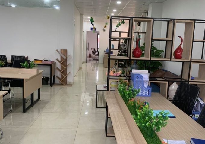 Văn phòng 210m thông sàn giá rẻ mặt phố, ngã tư Lê Đức Thọ - Nguyễn Hoàng