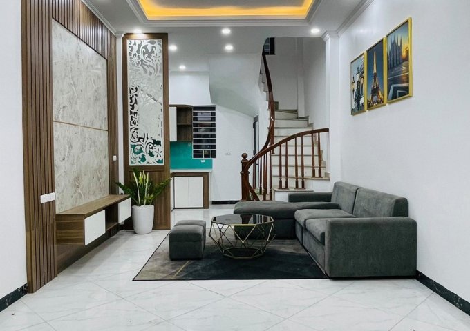 HÓT HÓT BÁN P.LÔ Ô TÔ Ở NGAY PHỐ HOÀNG ĐẠO THÀNH