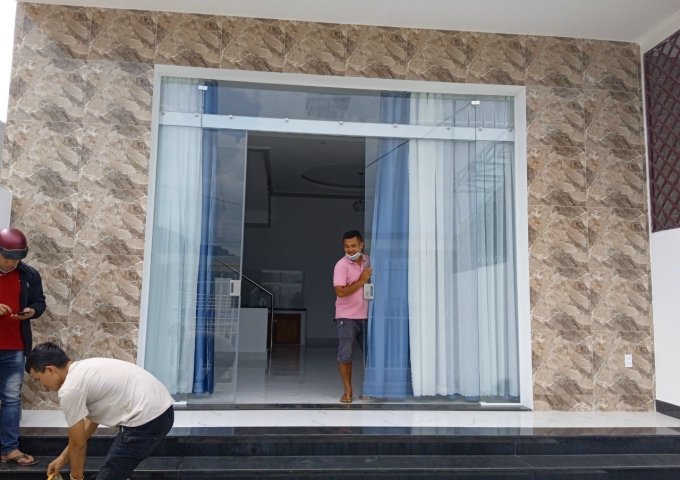 CHÍNH CHỦ CẦN BÁN CĂN NHÀ 1 TRỆT 1 LẦU MỚI KENG NGAY TRUNG TÂM TP BẢO LỘC – LÂM ĐỒNG. LIÊN HỆ: 0977860315