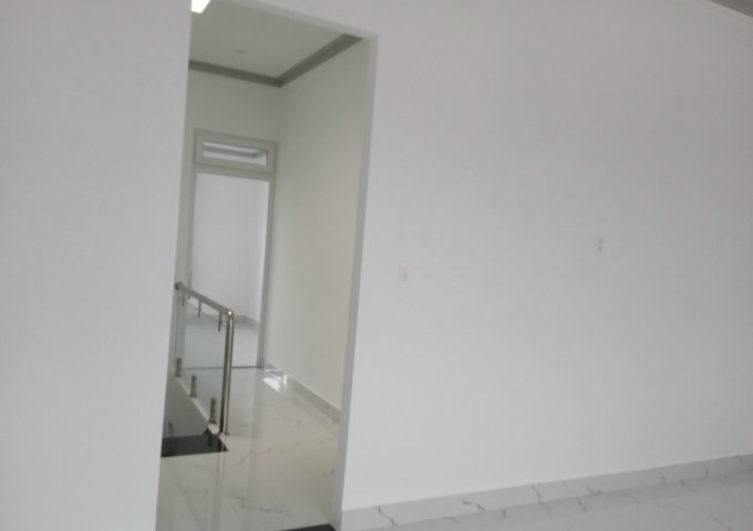 CHÍNH CHỦ CẦN BÁN CĂN NHÀ 1 TRỆT 1 LẦU MỚI KENG NGAY TRUNG TÂM TP BẢO LỘC – LÂM ĐỒNG. LIÊN HỆ: 0977860315