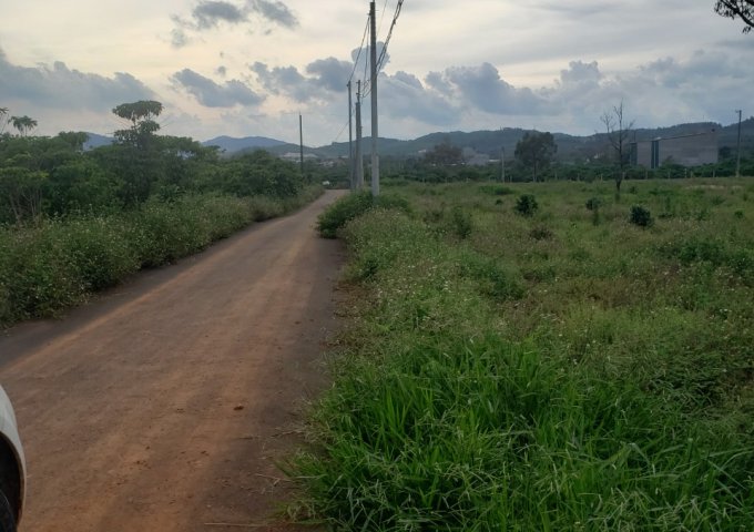 CHÍNH CHỦ CẦN BÁN LÔ ĐẤT HẺM NHỰA LÊ THỊ RIÊNG – LỘC CHÂU – TP BẢO LỘC. LIÊN HỆ: 0969000242