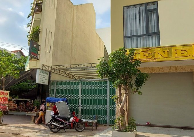Chính chủ cần bán 02 lô biệt thự sạch đẹp, trên đường Trần Quang Diệu Nha Trang