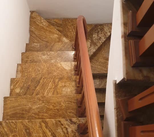 Cho thuê nhà nguyên căn 49m2 x 3,5tầng phố Bồ Đề, đường Nguyễn Văn Cừ, Long Biên, Hà Nội.