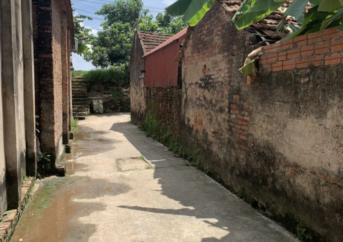 Bán đất gần trường THCS- TT Chúc Sơn-Chương Mỹ-Hà Nội.DT 100m2.taxi vào đất.giá:1,65 Tỷ.