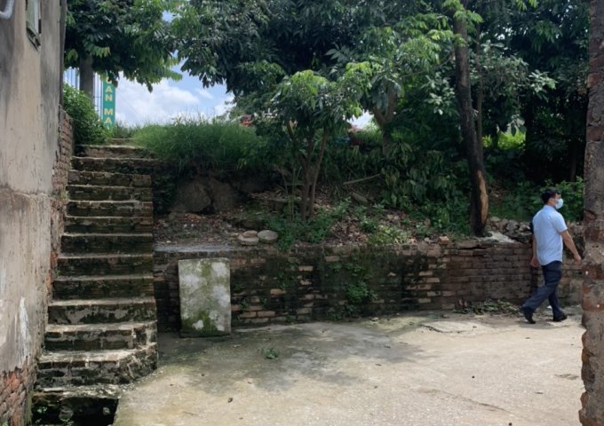 Bán đất gần trường THCS- TT Chúc Sơn-Chương Mỹ-Hà Nội.DT 100m2.taxi vào đất.giá:1,65 Tỷ.