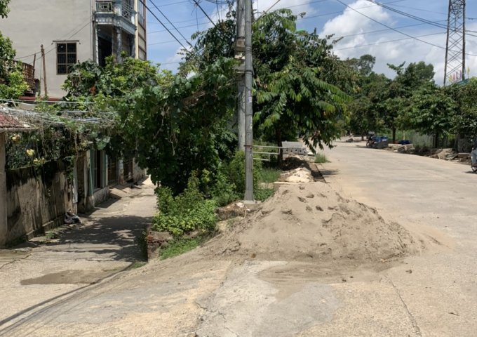 Bán đất gần trường THCS- TT Chúc Sơn-Chương Mỹ-Hà Nội.DT 100m2.taxi vào đất.giá:1,65 Tỷ.