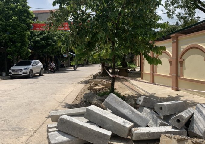 Bán đất gần trường THCS- TT Chúc Sơn-Chương Mỹ-Hà Nội.DT 100m2.taxi vào đất.giá:1,65 Tỷ.