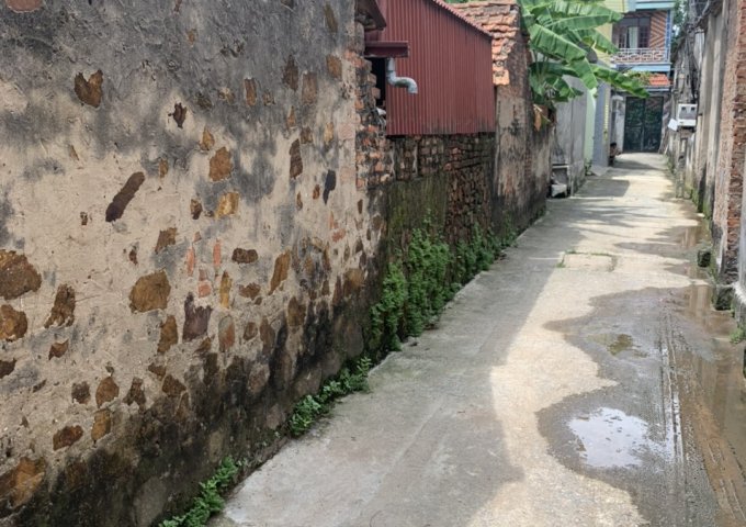 Bán đất gần trường THCS- TT Chúc Sơn-Chương Mỹ-Hà Nội.DT 100m2.taxi vào đất.giá:1,65 Tỷ.