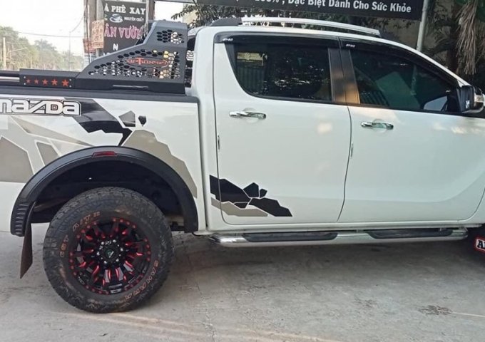 Ốp Cua Lốp Ford Ranger loại nhỏ và đen trơn 3inch bên shop gồm loại có cảm biến và không có cảm biến cho các xe đời từ 2016-2021