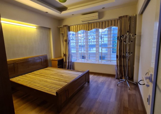 Cho thuê nhà riêng đường Hoàng Quốc Việt: DT58m2x 3 tầng, 4 ngủ, giá 11 tr