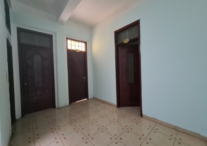 Cho thuê nhà riêng đường Nguyễn Phong Sắc: DT70mx4 tầng, lô góc, ô tô đỗ cửa, 25tr