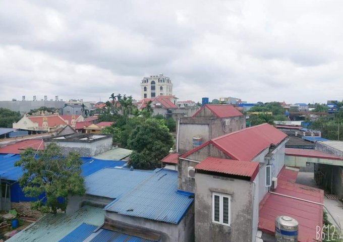 1.65 tỷ căn nhà 3 tầng sân cổng riêng tại Cách Hạ, Nam Sơn