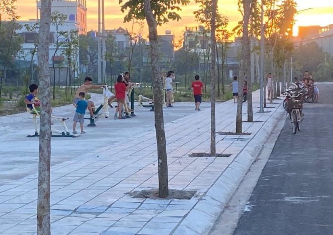 Cần bán lô đất sổ đỏ đối diện công viên Tiền Hải