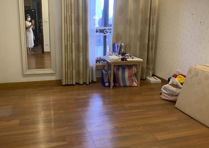 Chính chủ cho thuê căn hộ chung cư B4 Kim Liên, Đống Đa, 85m, 2PN, đồ cơ bản, giá 8tr/ tháng