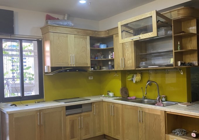 Chính chủ cho thuê căn hộ chung cư B4 Kim Liên, Đống Đa, 85m, 2PN, đồ cơ bản, giá 8tr/ tháng