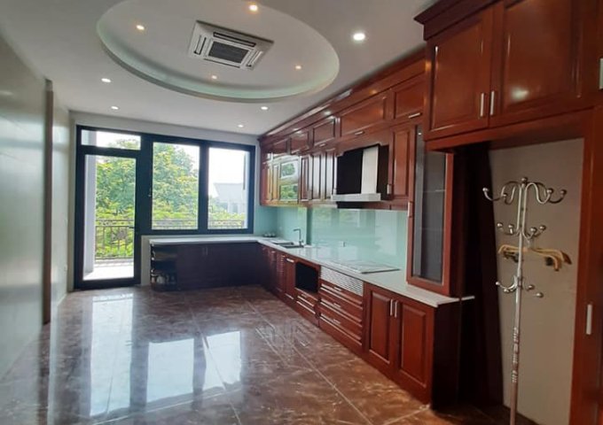 Cần bán nhà mặt phố Lê Hồng Phong, Ba Đình 50m2, 5 tầng, 16 tỷ.