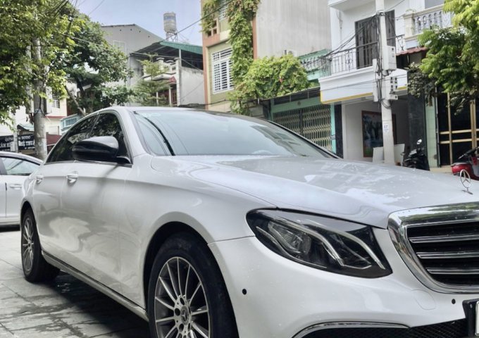 GIA ĐÌNH CẦN BÁN XE MERCEDES E200