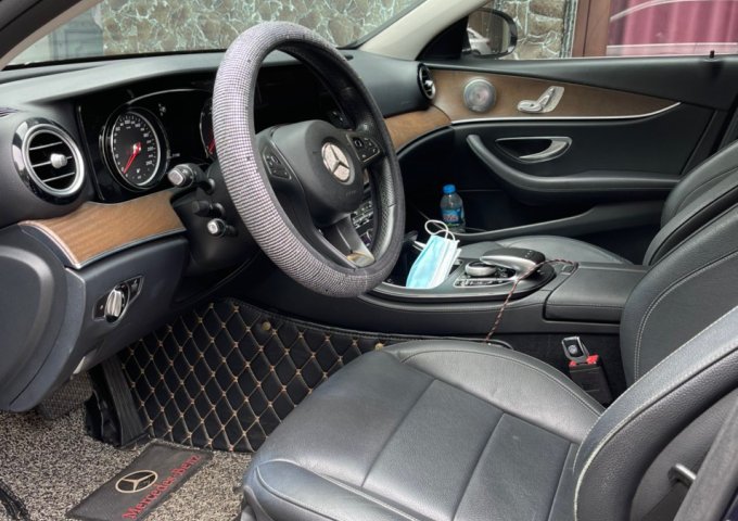 GIA ĐÌNH CẦN BÁN XE MERCEDES E200