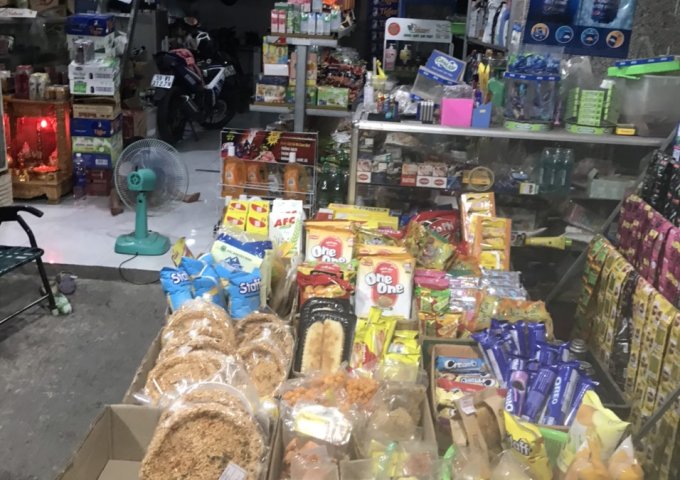 SANG NHƯỢNG CỬA HÀNG TẠP HÓA GẦN TRƯỜNG HỌC TẠI NGÃ 3 KÍNH NỔI, DĨ AN, BÌNH DƯƠNG.