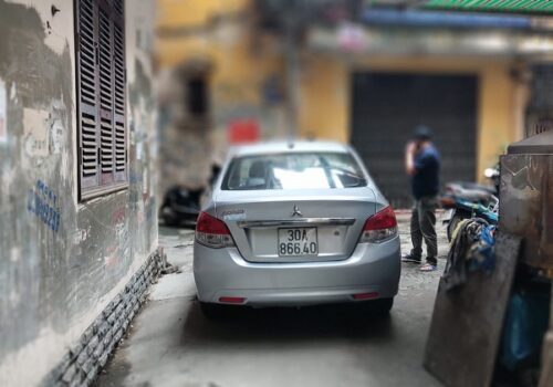 Gia đình có việc cần bán 51m2 x 3 tầng cũ khu cán bộ đối diện rạp phim quốc gia ngõ 171 Thái Hà , Hà Nội