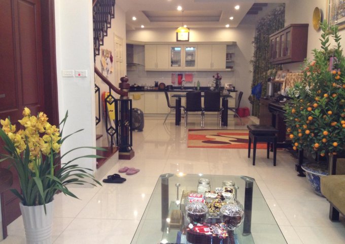 Cho thuê nhà 5 tầng tại ngõ 121 An Dương Vương, phường Phú Thượng, quận Tây Hồ LH 0988525803