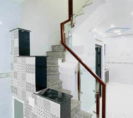 -Bán nhà mới 100% hẻm 3m, đường Trần Phú,  quận 5, 3 tầng, giá chỉ 5,4 tỷ.