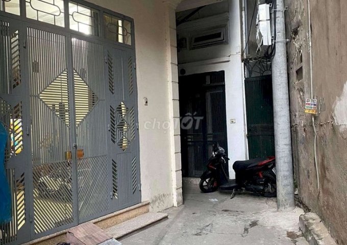 Cần bán gấp nhà phố Tam Trinh gần ngã tư Minh Khai - Kim Ngưu.