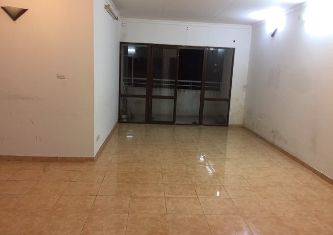 Cho thuê Chung cư 27 Huỳnh Thúc Kháng, căn 3 ngủ, 140m2, chỉ có nóng lạnh + tủ bếp, 10 triệu/tháng. LH 0377983070